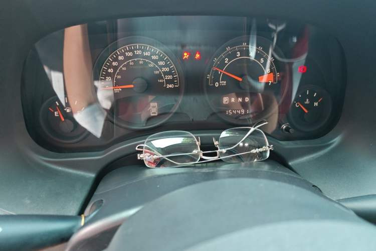 Used Jeep Compass 2013 2.0L two-wheel drive sport version Instrument Cluster