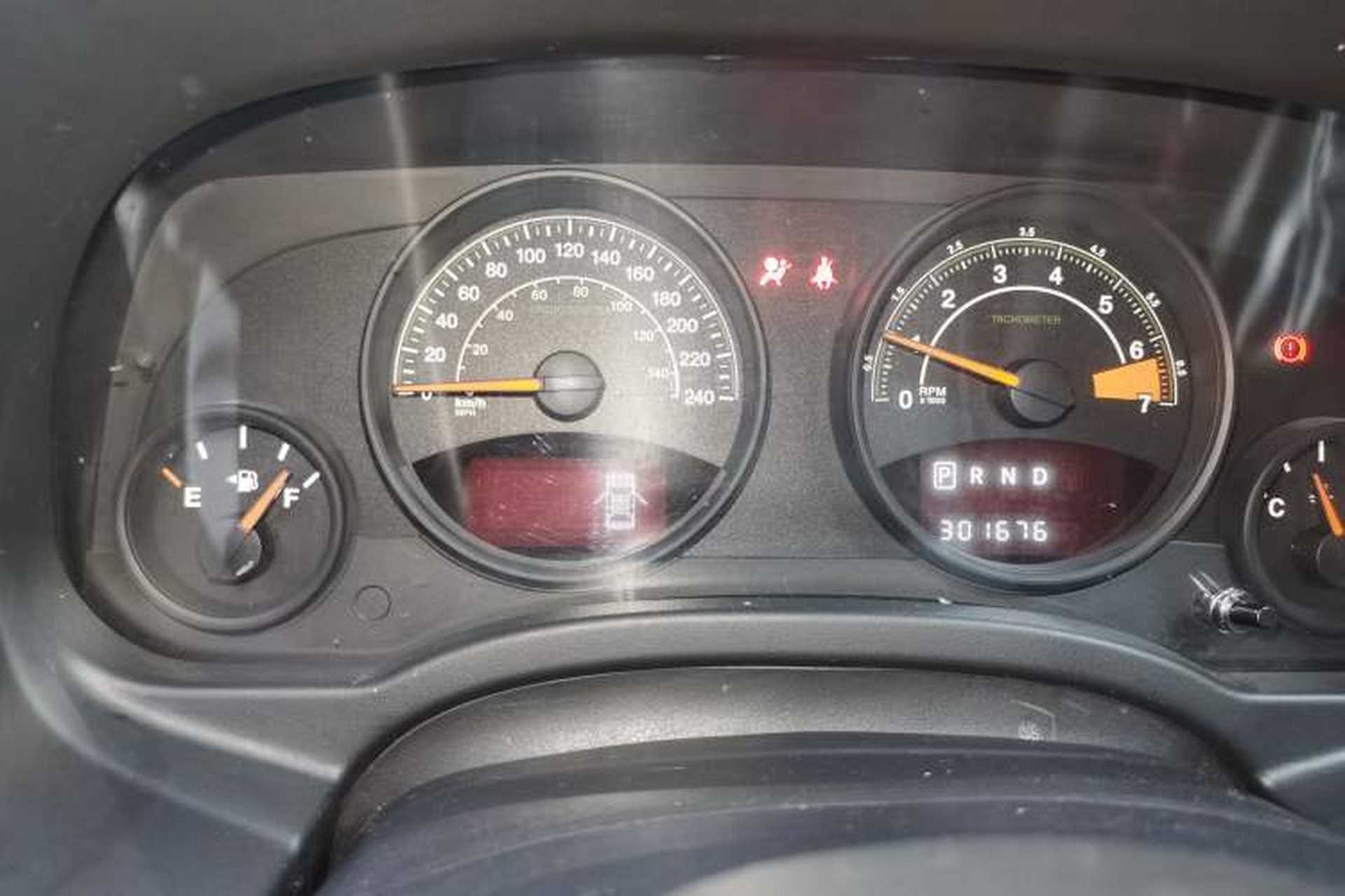 Used Jeep Compass 2013 2.4L four-wheel-drive sport version Instrument Cluster