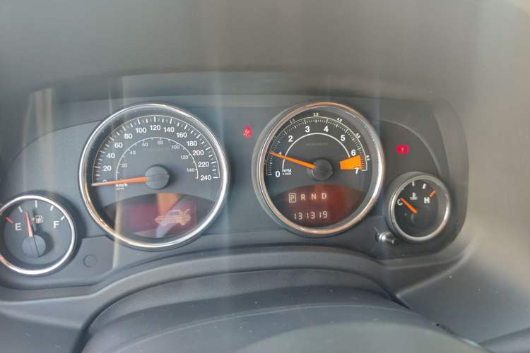 Used Jeep Compass 2013 2.4L four-wheel-drive sport version Instrument Cluster