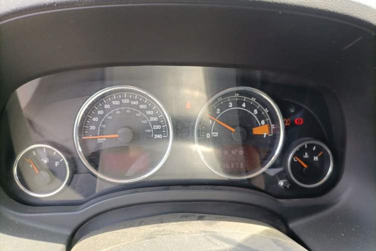 Used Jeep Compass 2013 2.4L four-wheel-drive sport version Instrument Cluster