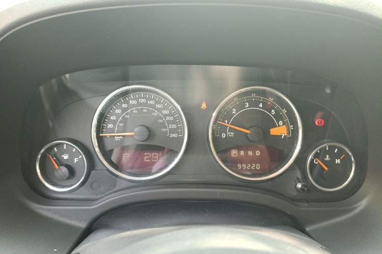 Used Jeep Compass 2013 2.4L four-wheel-drive sport version Instrument Cluster