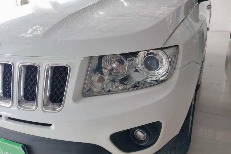 Used Jeep Compass 2013 2.4L four-wheel-drive sport version Left Front Headlight