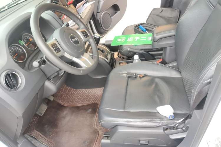 Used Jeep Compass 2013 2.4L four-wheel drive luxury version Left Front Seat