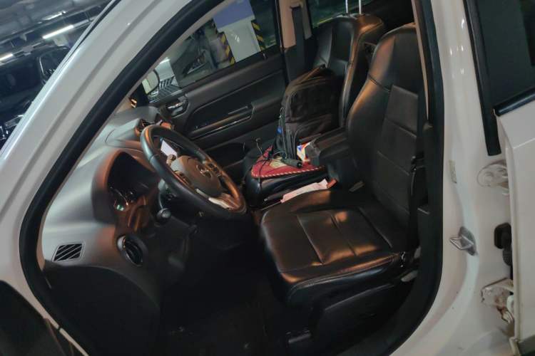 Used Jeep Compass 2013 2.4L four-wheel drive luxury version Left Front Seat