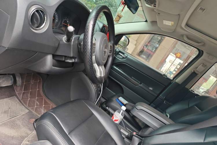 Used Jeep Compass 2013 2.0L two-wheel drive sport version Left Front Seat