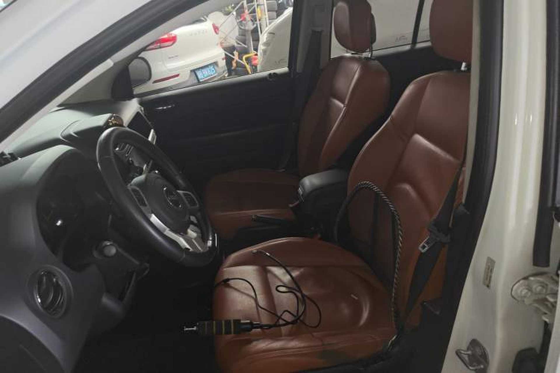 Used Jeep Compass 2013 2.0L two-wheel drive sport version Left Front Seat