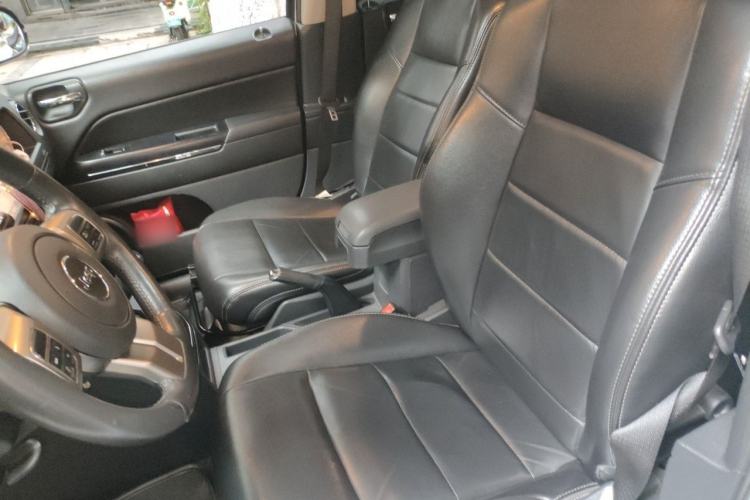 Used Jeep Compass 2013 2.4L four-wheel drive luxury version Left Front Seat