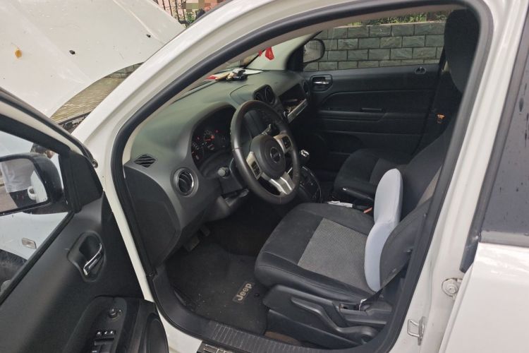 Used Jeep Compass 2013 2.4L four-wheel-drive sport version Left Front Seat