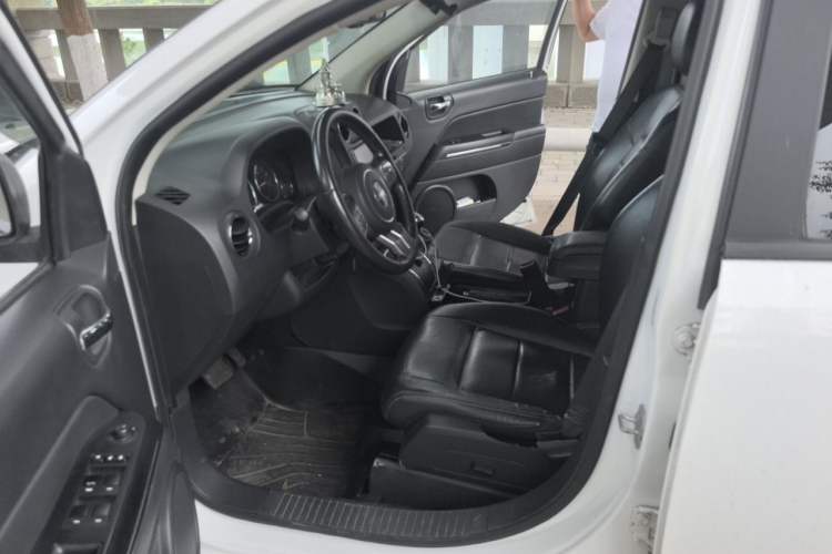 Used Jeep Compass 2013 2.4L Four-wheel Drive Black Edition with Navigation Left Front Seat