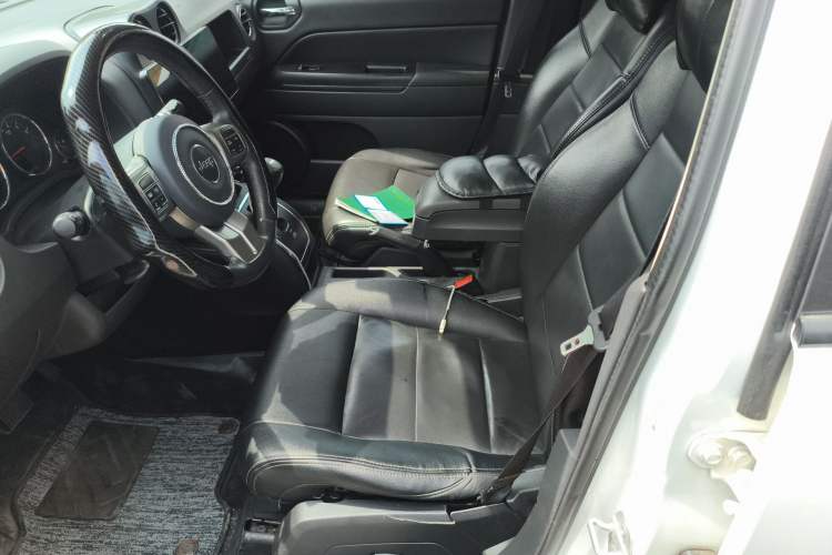 Used Jeep Compass 2013 2.0L two-wheel drive luxury version Left Front Seat