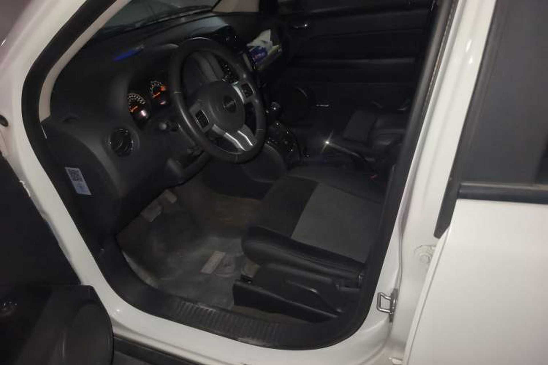 Used Jeep Compass 2013 2.0L two-wheel drive sport version Left Front Seat