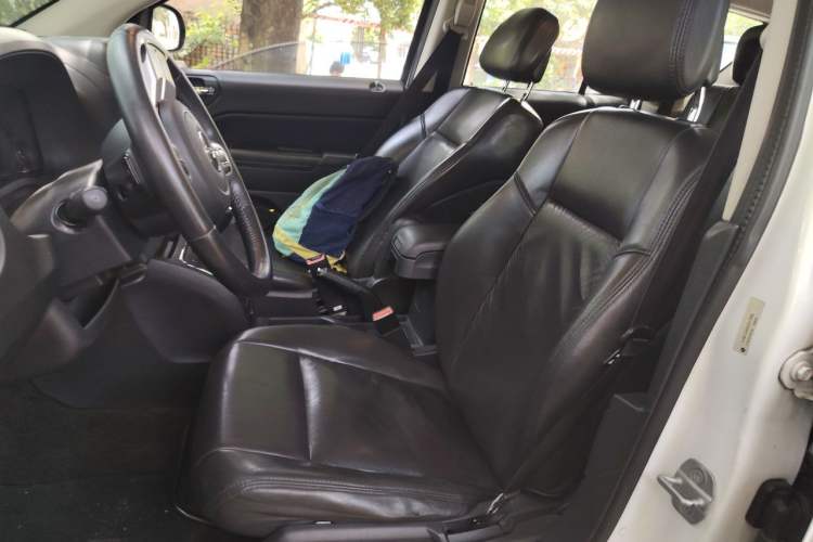Used Jeep Compass 2013 2.0L two-wheel drive sport version Left Front Seat