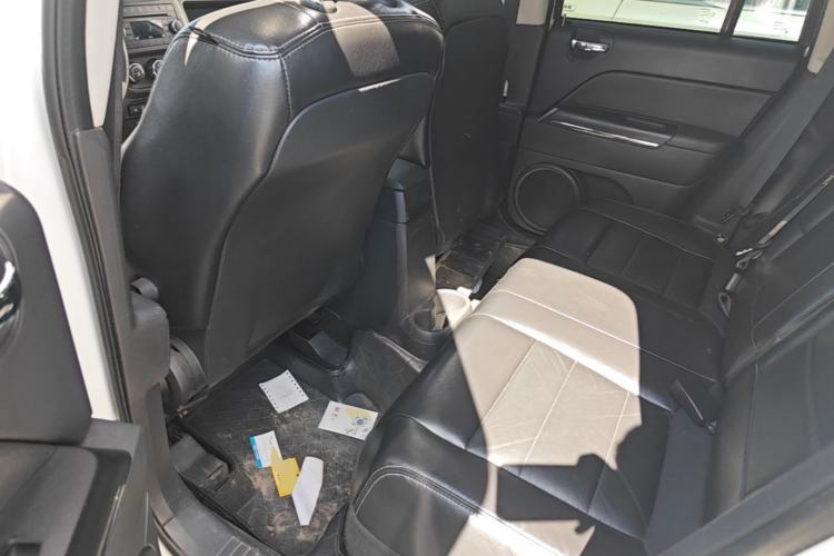 Used Jeep Compass 2013 2.4L four-wheel drive urban version Left Rear Seat