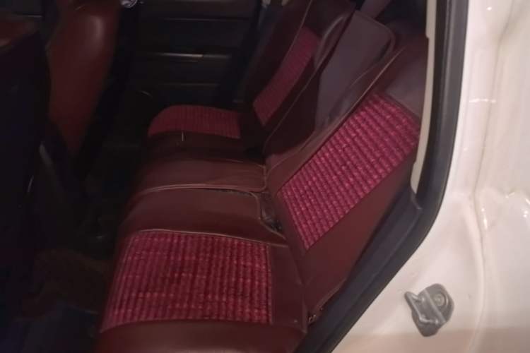 Used Jeep Compass 2013 2.0L two-wheel drive sport version Left Rear Seat