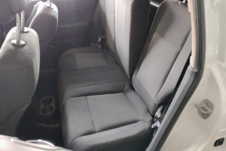 Used Jeep Compass 2013 2.4L four-wheel-drive sport version Left Rear Seat