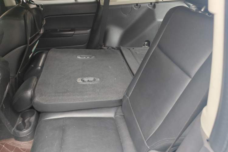 Used Jeep Compass 2013 2.0L two-wheel drive sport version Left Rear Seat