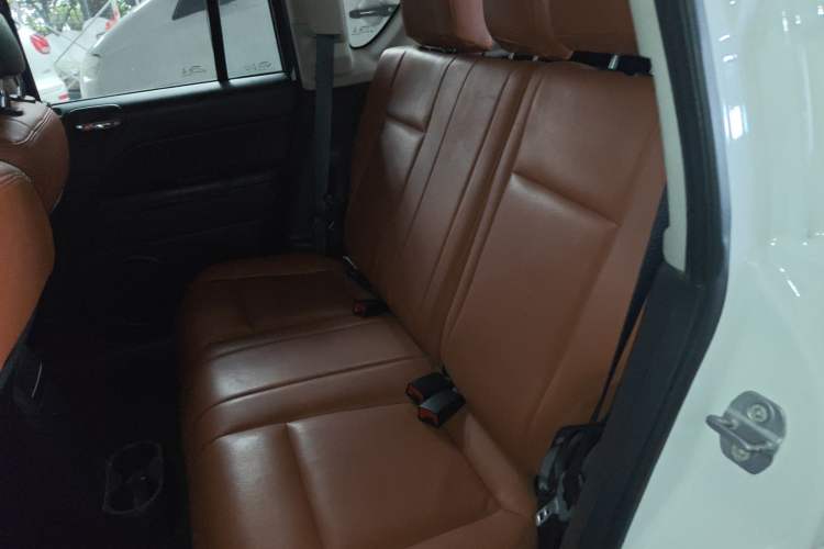 Used Jeep Compass 2013 2.0L two-wheel drive sport version Left Rear Seat