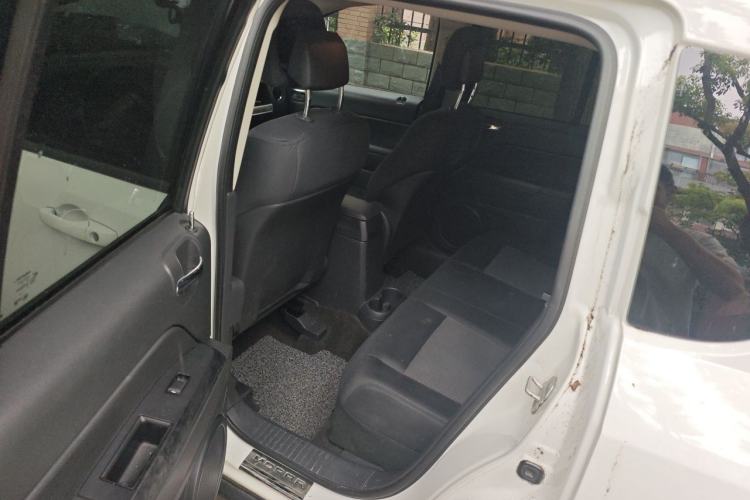 Used Jeep Compass 2013 2.4L four-wheel-drive sport version Left Rear Seat
