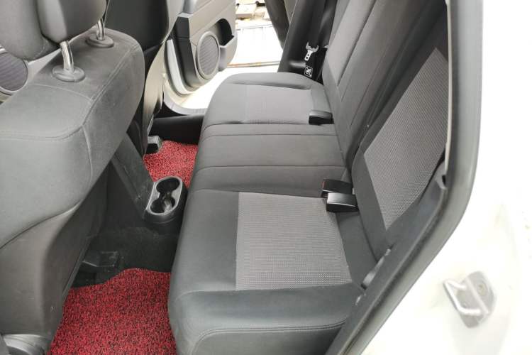Used Jeep Compass 2013 2.4L four-wheel-drive sport version Left Rear Seat