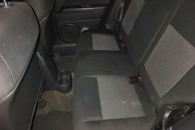 Used Jeep Compass 2013 2.0L two-wheel drive sport version Left Rear Seat