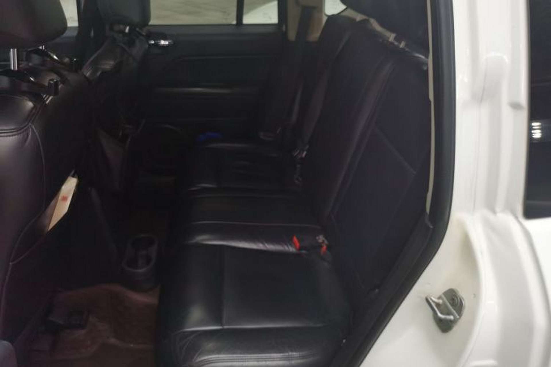 Used Jeep Compass 2013 2.4L four-wheel-drive sport version Left Rear Seat