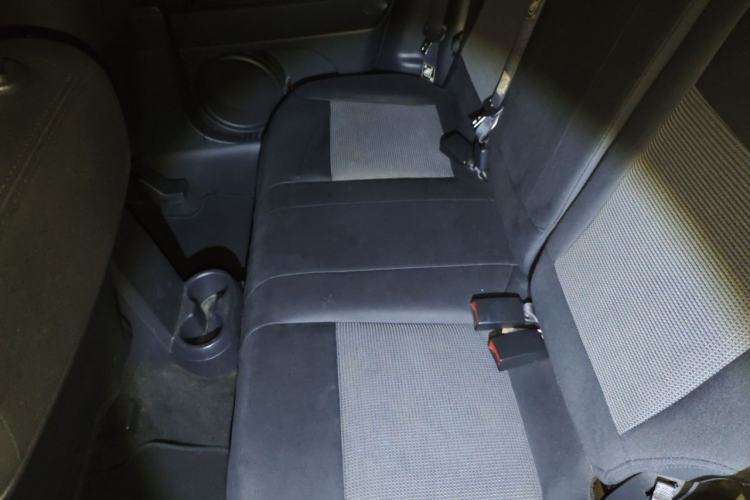 Used Jeep Compass 2013 2.4L four-wheel-drive sport version Left Rear Seat