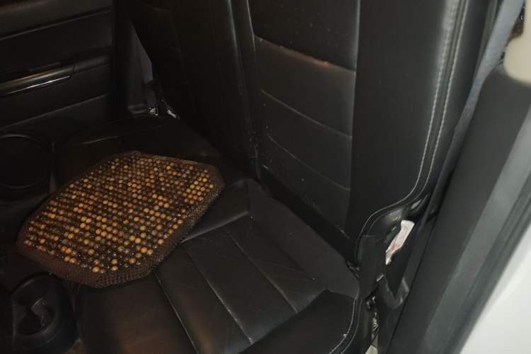 Used Jeep Compass 2013 2.4L four-wheel drive urban version Left Rear Seat