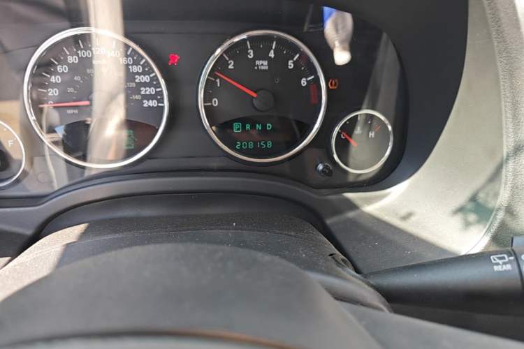 Used Jeep Compass 2013 2.4L four-wheel drive urban version Odometer Close Up