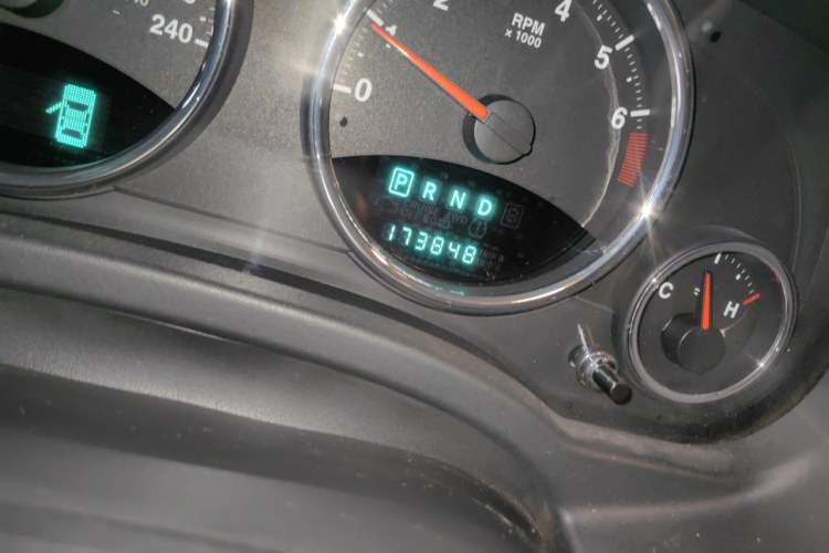 Used Jeep Compass 2013 2.4L four-wheel drive luxury version Odometer Close Up
