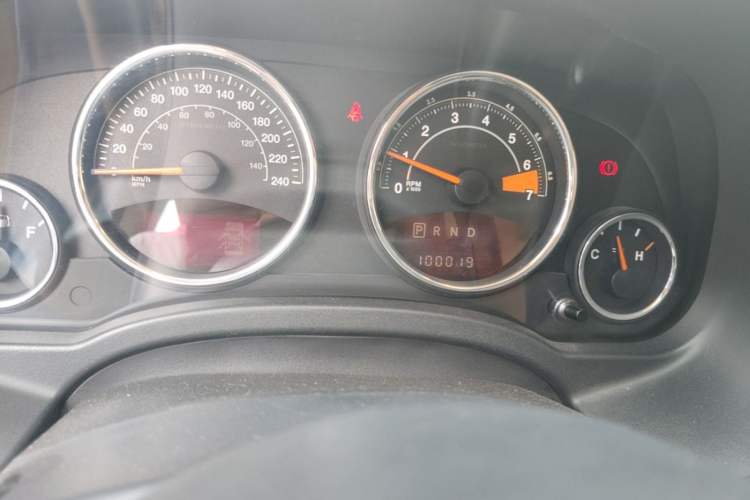 Used Jeep Compass 2013 2.4L four-wheel-drive sport version Odometer Close Up