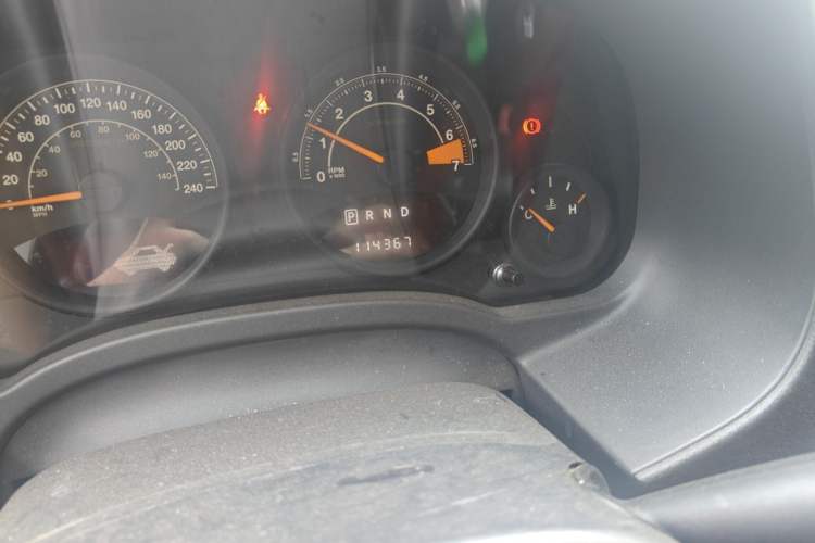 Used Jeep Compass 2013 2.4L four-wheel-drive sport version Odometer Close Up