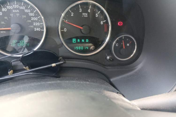 Used Jeep Compass 2013 2.4L Four-wheel Drive Black Edition with Navigation Odometer Close Up