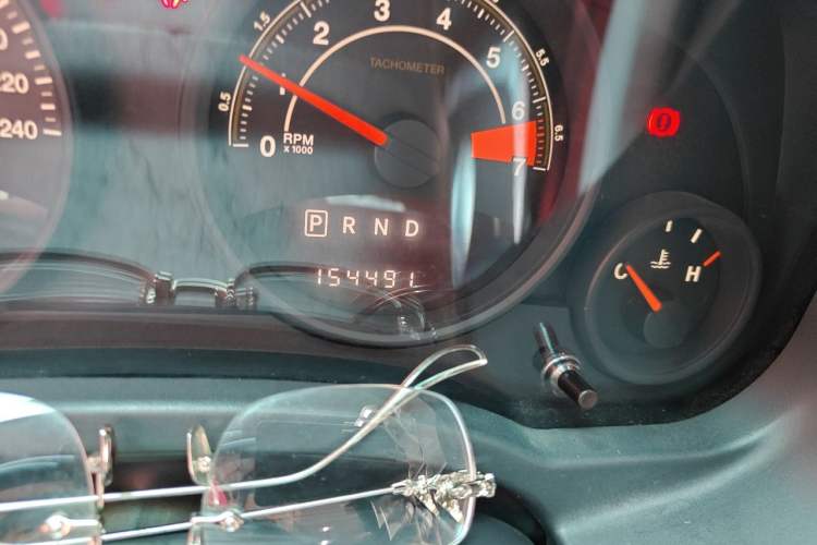 Used Jeep Compass 2013 2.0L two-wheel drive sport version Odometer Close Up