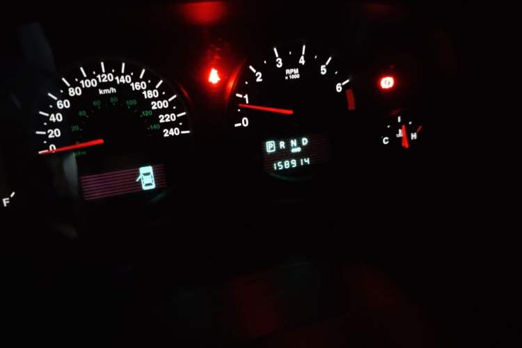 Used Jeep Compass 2013 2.4L four-wheel-drive sport version Odometer Close Up