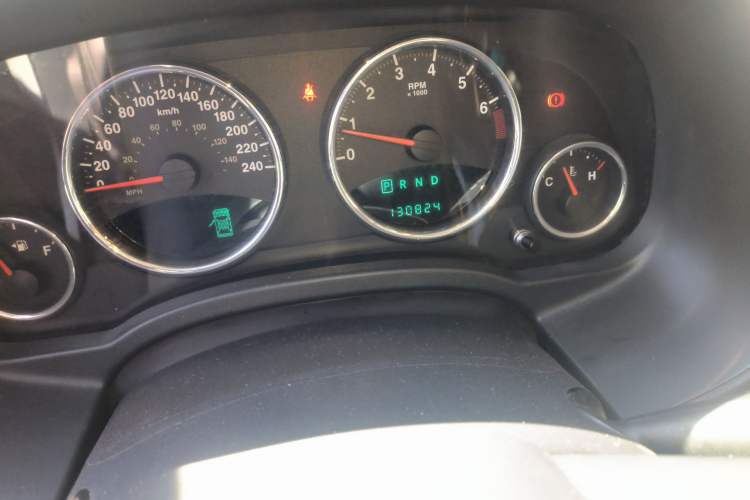 Used Jeep Compass 2013 2.0L Two-Wheel Drive Black Luxury Edition Odometer Close Up