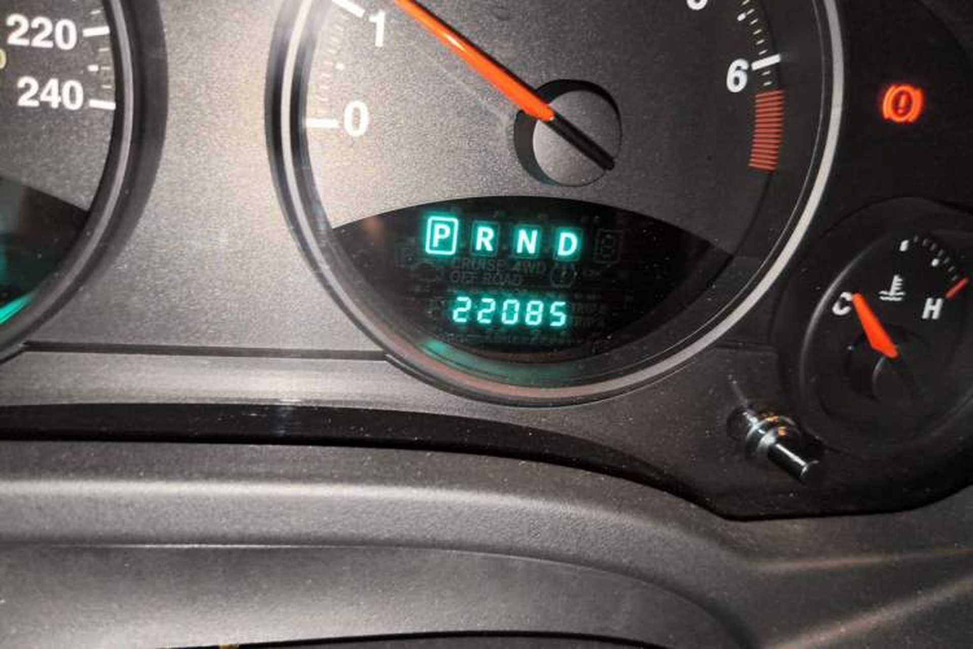 Used Jeep Compass 2013 2.4L four-wheel-drive sport version Odometer Close Up