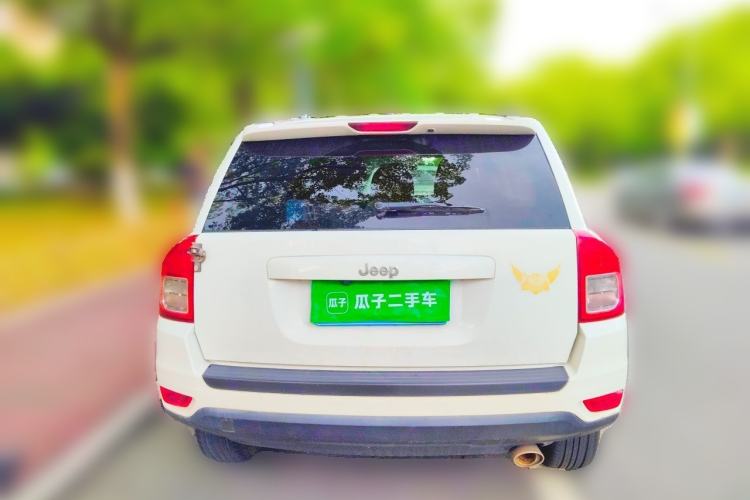 Used Jeep Compass 2013 2.4L four-wheel-drive sport version Rear