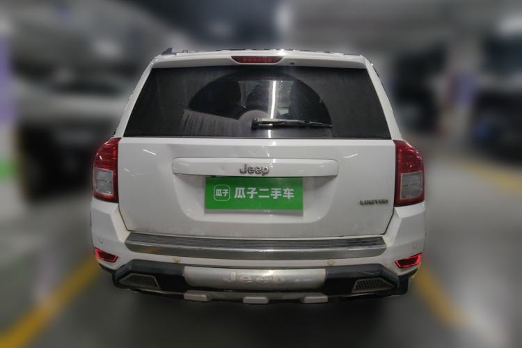 Used Jeep Compass 2013 2.4L four-wheel drive luxury version Rear