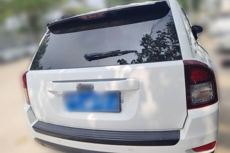 Used Jeep Compass 2013 2.4L four-wheel-drive sport version Rear