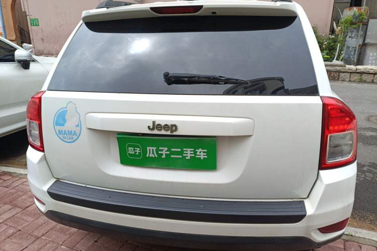 Used Jeep Compass 2013 2.4L four-wheel-drive sport version Rear