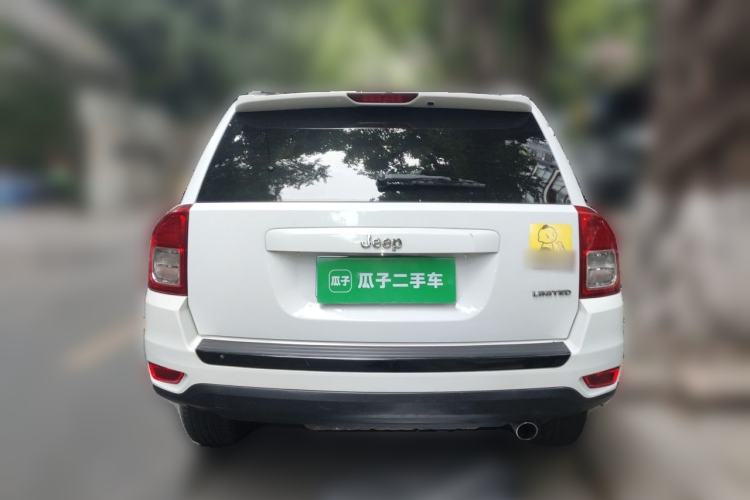 Used Jeep Compass 2013 2.4L four-wheel drive luxury version Rear