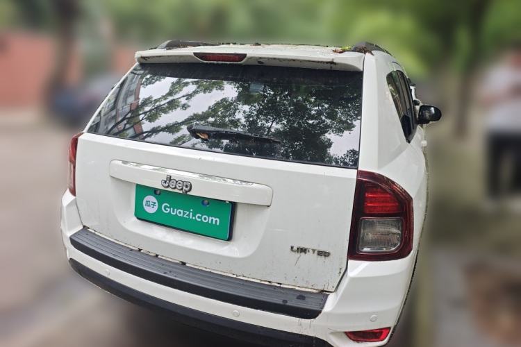 Used Jeep Compass 2013 2.4L four-wheel-drive sport version Rear