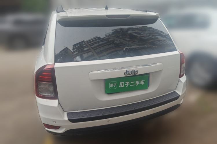 Used Jeep Compass 2013 2.4L four-wheel-drive sport version Rear