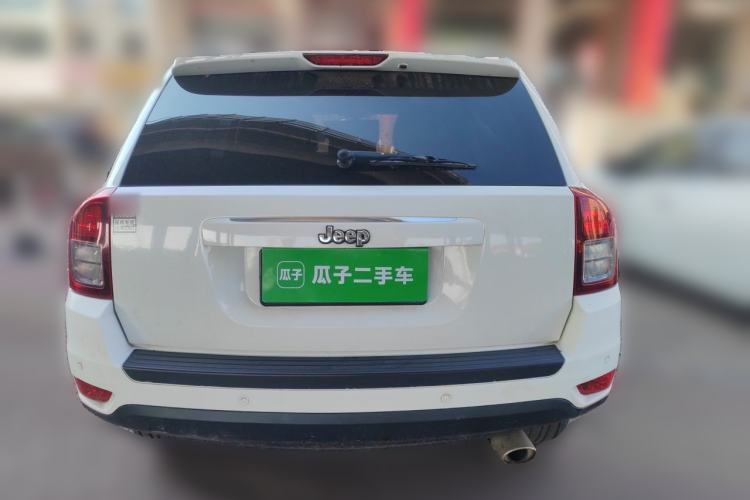 Used Jeep Compass 2013 2.4L four-wheel-drive sport version Rear