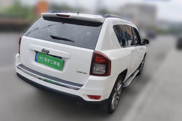 Used Jeep Compass 2013 2.4L four-wheel drive luxury version Rear Right 45 Deg