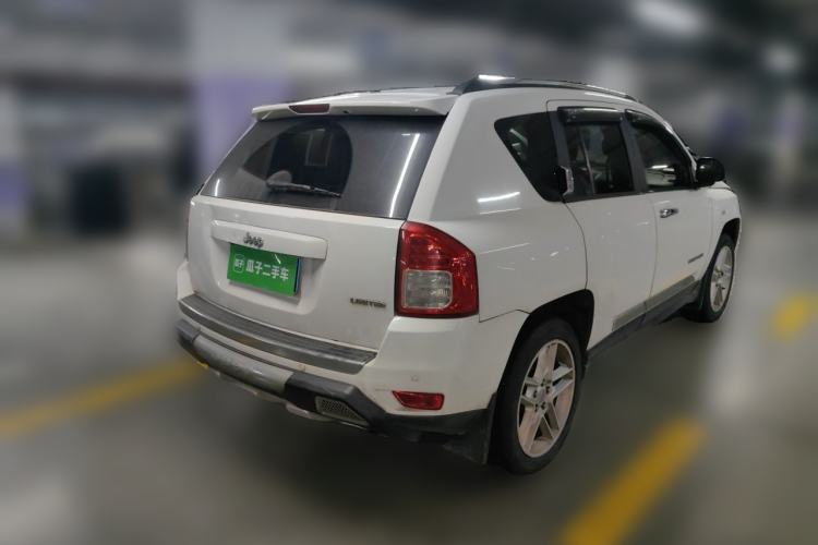Used Jeep Compass 2013 2.4L four-wheel drive luxury version Rear Right 45 Deg