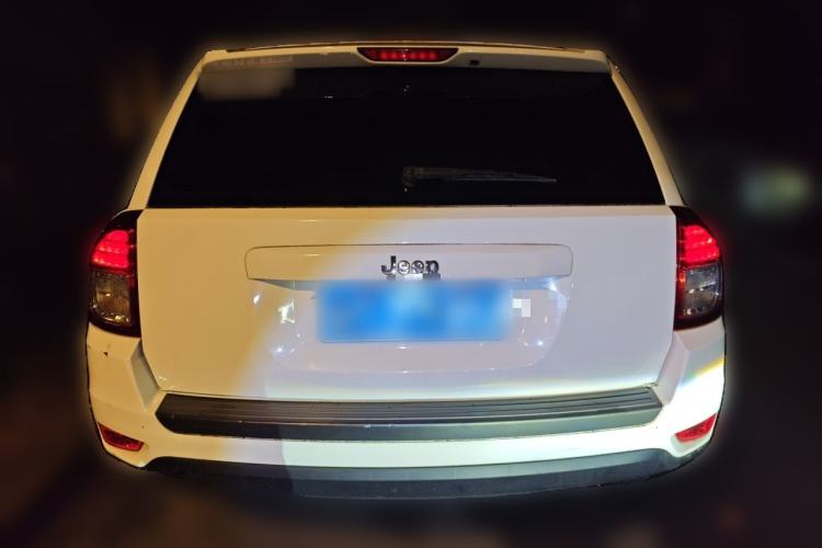 Used Jeep Compass 2013 2.4L four-wheel-drive sport version Rear