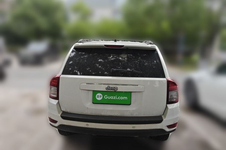 Used Jeep Compass 2013 2.4L four-wheel-drive sport version Rear