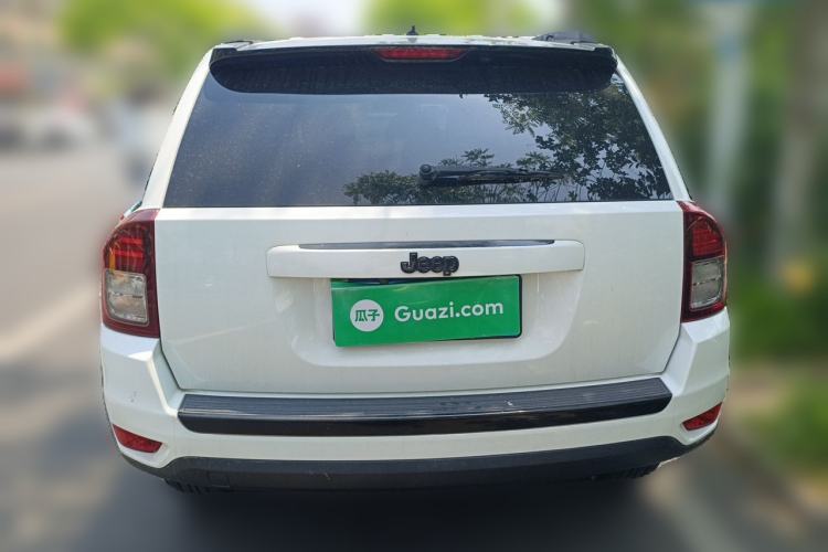 Used Jeep Compass 2013 2.4L four-wheel-drive sport version Rear