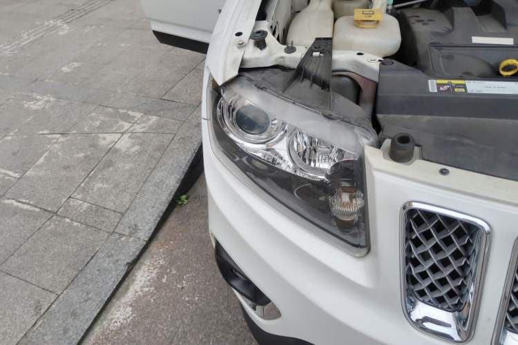 Used Jeep Compass 2013 2.4L four-wheel drive luxury version Right Front Headlight